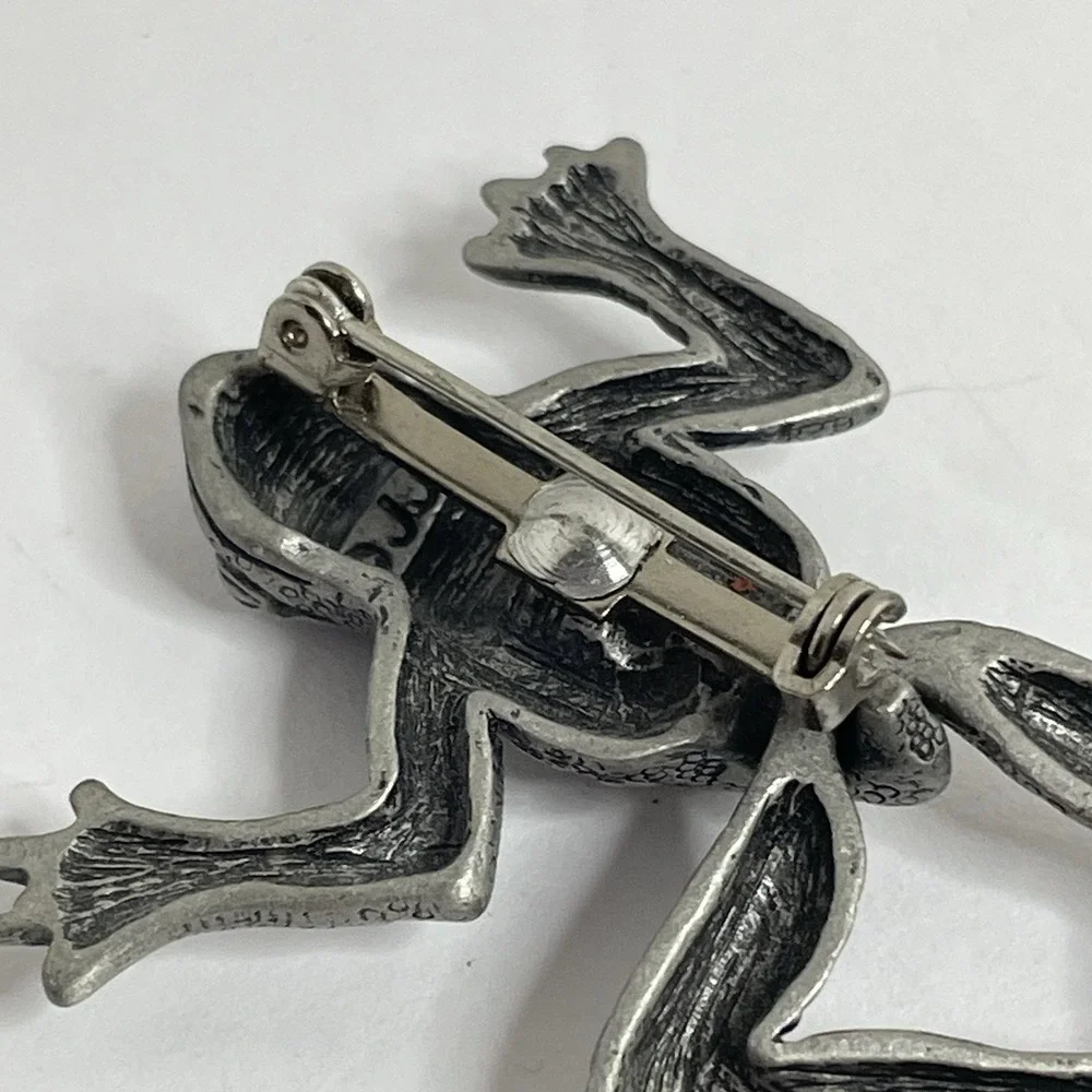 FROG  JJ Jonette Jewelry Brooch Pin Silver Tone with Moving Legs Vintage